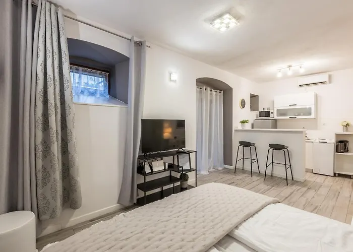 Old Town 7 Apartment